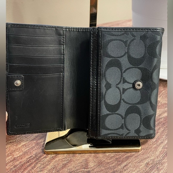 COACH - EUC snap/zippered wallet, charcoal grey monogram w/patent leather trim! - Picture 5 of 8